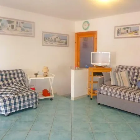 Palazzo Rosso Sleeps 4 Air Con Palazzo (Livorno)