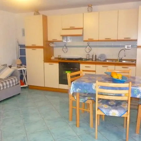 Palazzo Rosso Sleeps 4 Air Con * Palazzo (Livorno)